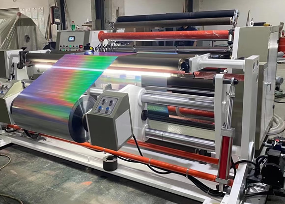 1.9米度寬鐳射膜分切機(jī) 1.9米度寬鐳射膜分切機(jī)